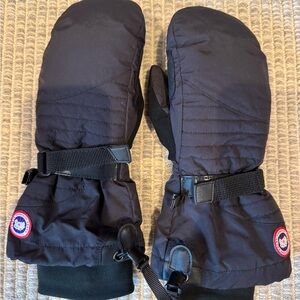 Canada Goose Women’s Mittens - Size Small